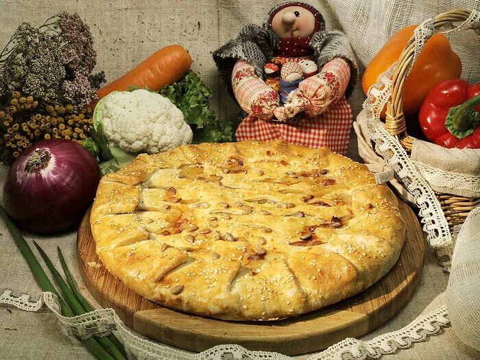 Пирог с творогом и изюмом (песочный)