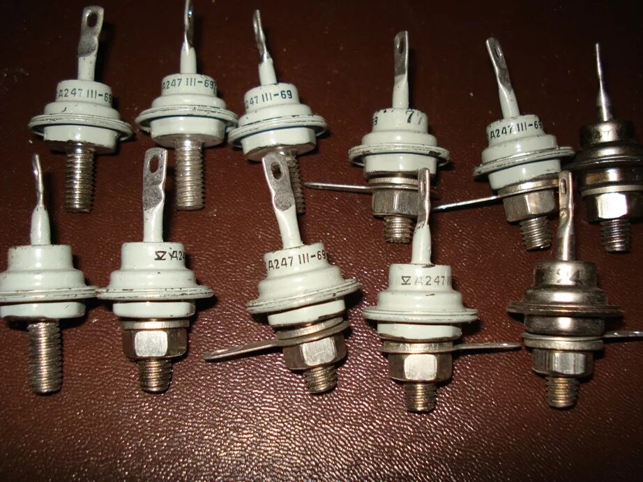 Д245 диод. Диод кд203. Диод д246б. Диод д246. Д245б характеристики диода.