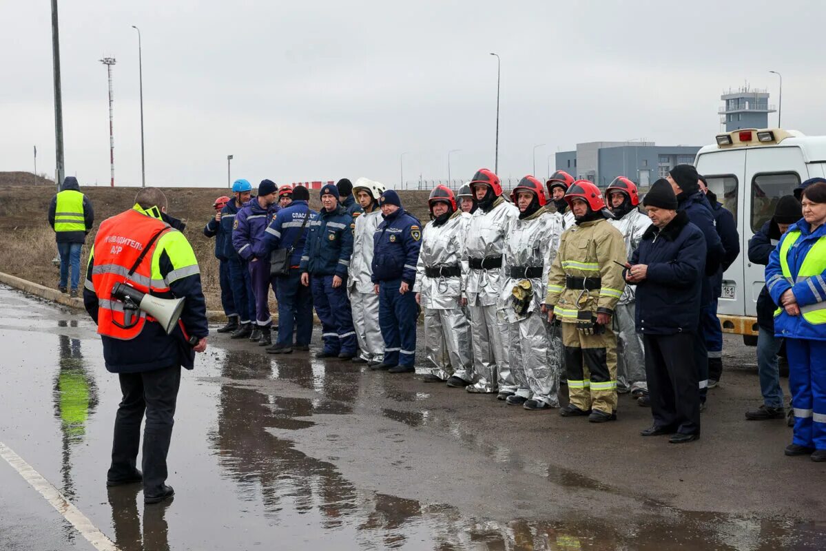 Разлив нефтепродуктов мурманск. Учения разлив нефтепродуктов. Ликвидация разливов нефти тренировка 2022. Учения разлив нефтепродуктов. Ликвидация разлива нефтепродуктов тренировка 2021 учения.