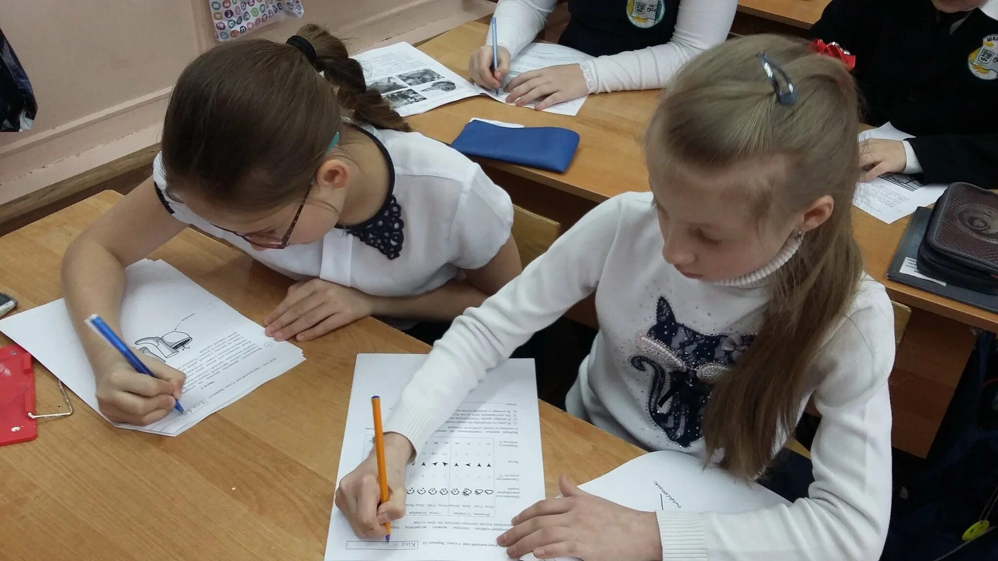 Какие впр будут писать 7 класс. Дети пишут контрольную работу. Ученики пишут ВПР. Дети пишут ВПР. Ученик (2016).