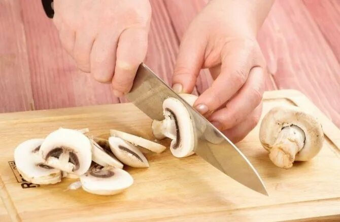 Грибы шампиньоны. Как почистить свежие шампиньоны. Грибы шампиньоны. Как чистятся шампиньоны. Как почистить свежие шампиньоны.