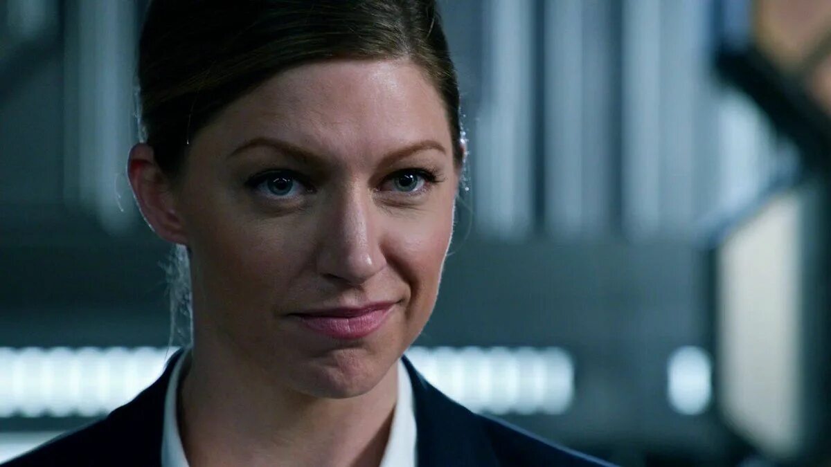 Ава шарп. Легенды завтрашнего дня ава в бикини. Сара лэнс и ава шарп. Сара лэнс и ава шарп поцелуй. Жаклин шарп.