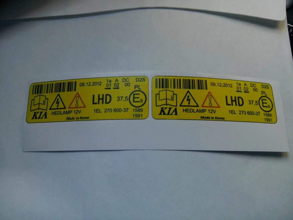 Маркировка led фар. Наклейка на фару под ксенон mitsubishi. наклейки на фары под ксенон mobis. наклейка на фару под led. наклейки со светодиодами.