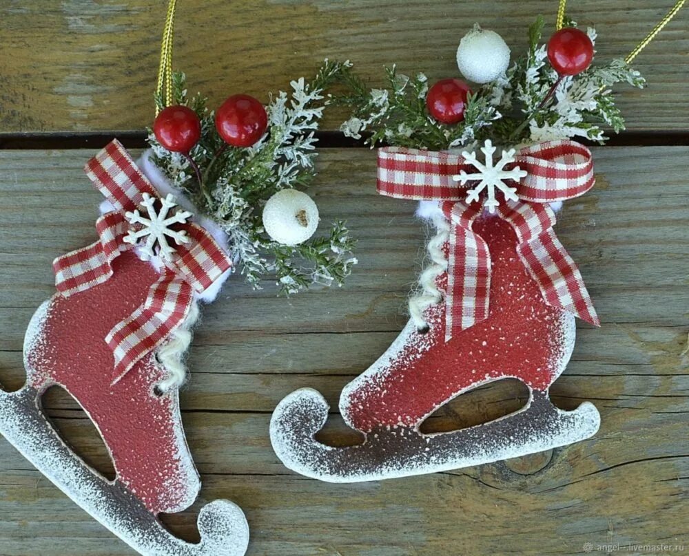 коньки на стене. коньки kosa bs500. новогодний олень. фигурные коньки для фотошоп. коньки олени.