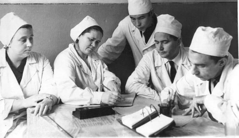 Советский врач. Здравоохранение в 60-е гг.. Первые советские врачи