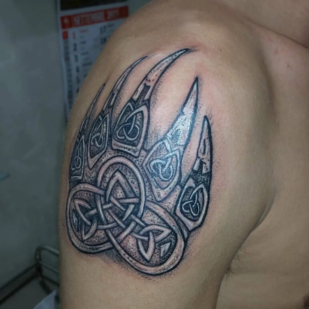 скандинавский оберег вегвизир. символ анти владение сверхъестественное. магические тату. тату защита. сак янт фото.