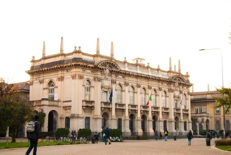 Universita di milano. Миланский университет италия. Католический университет сакро куоре. Миланский государственный университет. University of milan.