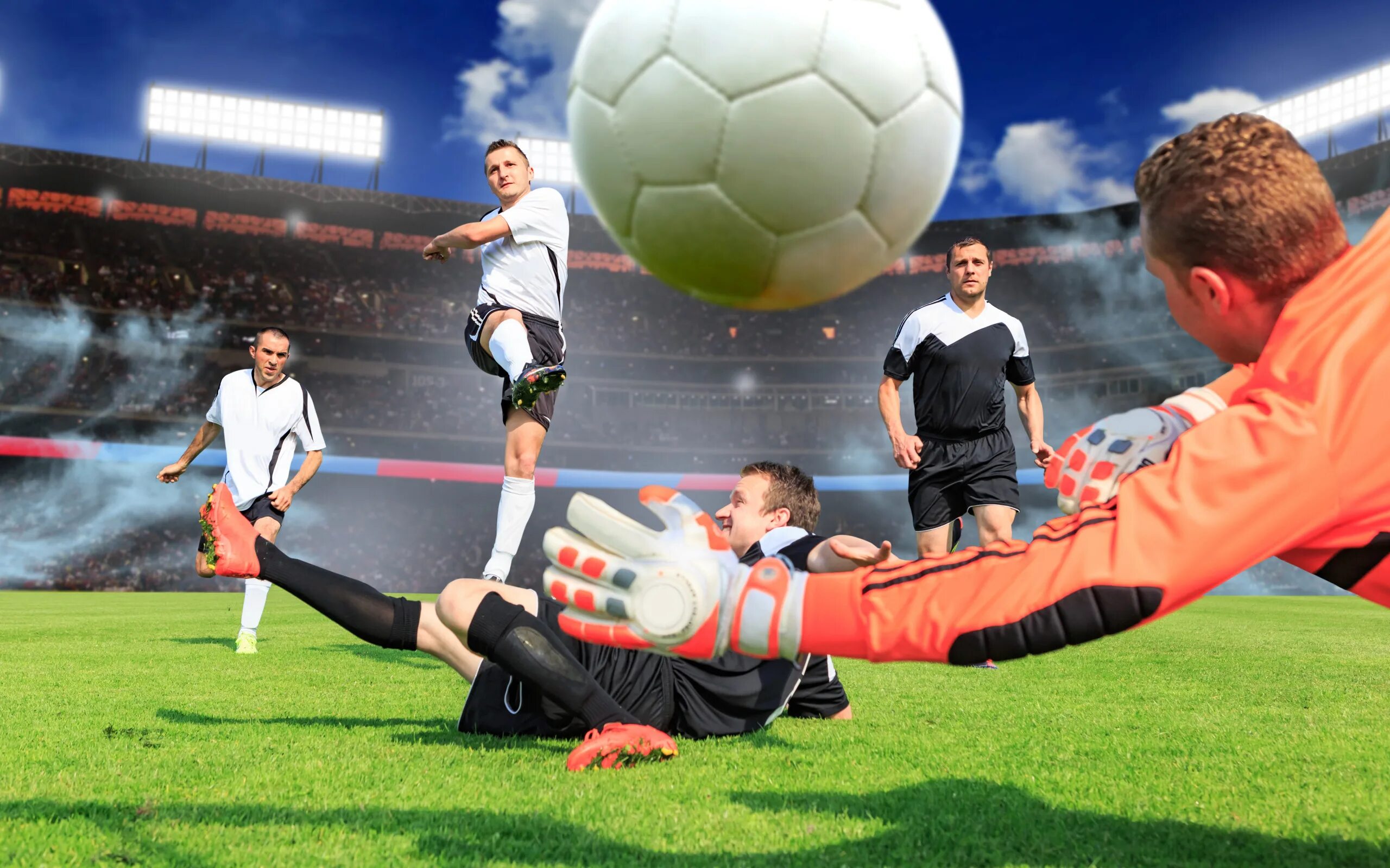 Футбольные обои на телефон. Футбол лайф. Футбол лайф. Футболисты на поле. Ефл лига москва и московская область.