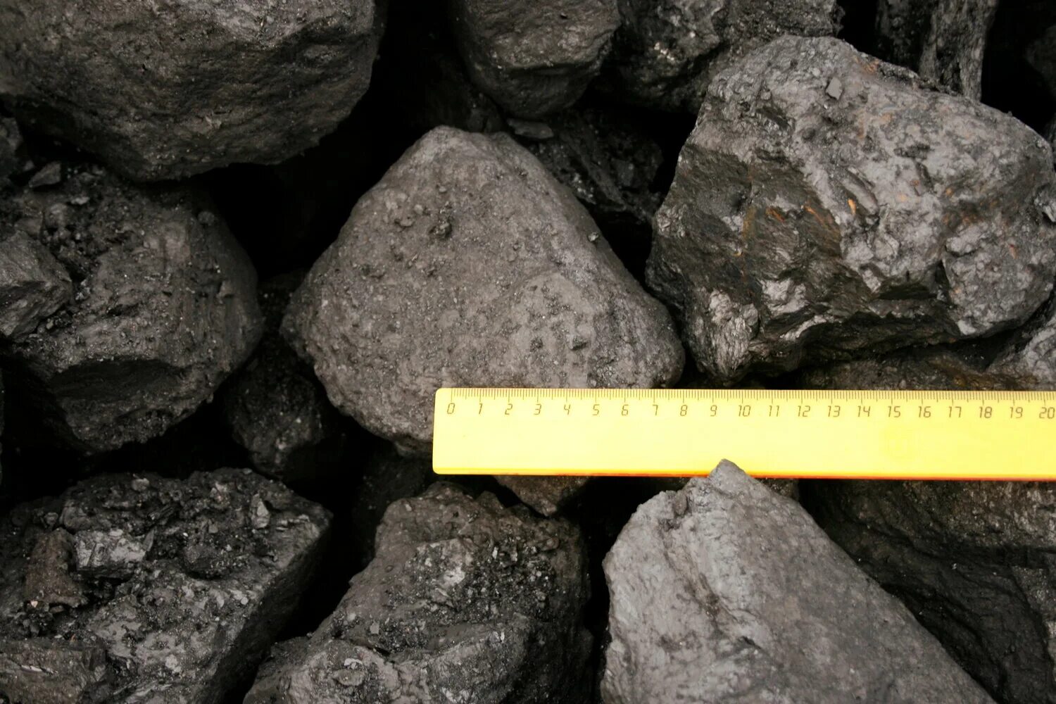 Каменный уголь возобновляемый. Слабоспекающийся антрацит уголь. Уголь ССПК. Длиннопламенный уголь. Уголь слабоспекающийся плитный крупный.