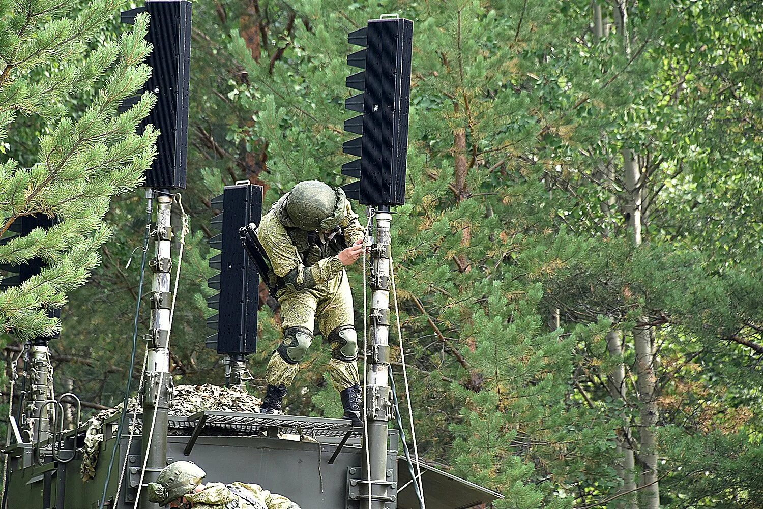 Радиоэлектронная борьба. РЭБ 41157. РЭБ разведка. Комплекс РЭБ Свирель. Связист в РЭБ.