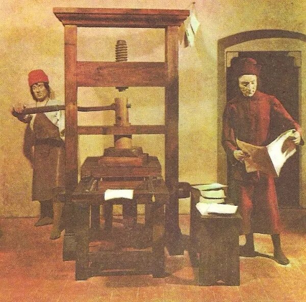 Иоганн Гутенберг типография. Печатный станок Иоганна Гутенберга. Первый печатный станок Гутенберга. Иоганн Гутенберг изобрел типографический станок. Первые печати появились