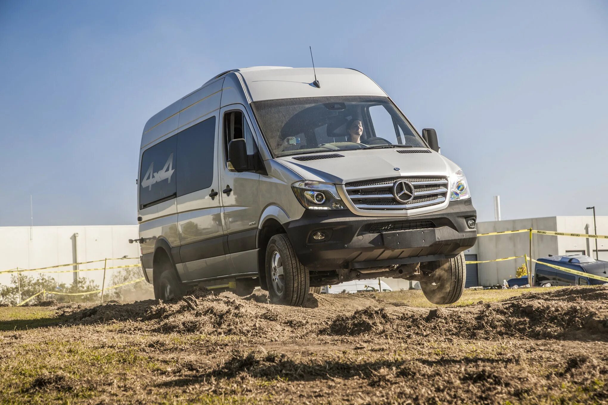 Mercedes-Benz Sprinter 4x4. Мерседес Спринтер 2022 4х4. Мерседес Бенц Спринтер 2015. Mercedes Sprinter 4x4 2022. Спринтер крути