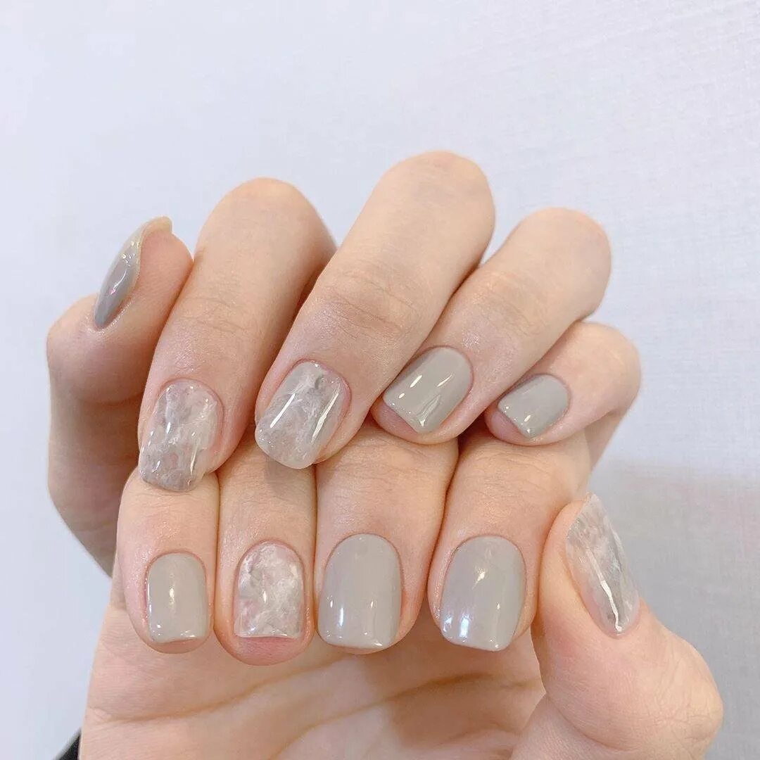 Маникюр с геометрией в пастельных тонах. Ногти однотонные. Маникюр с геометрией в пастельных тонах. Манидей. Ногти однотонные.