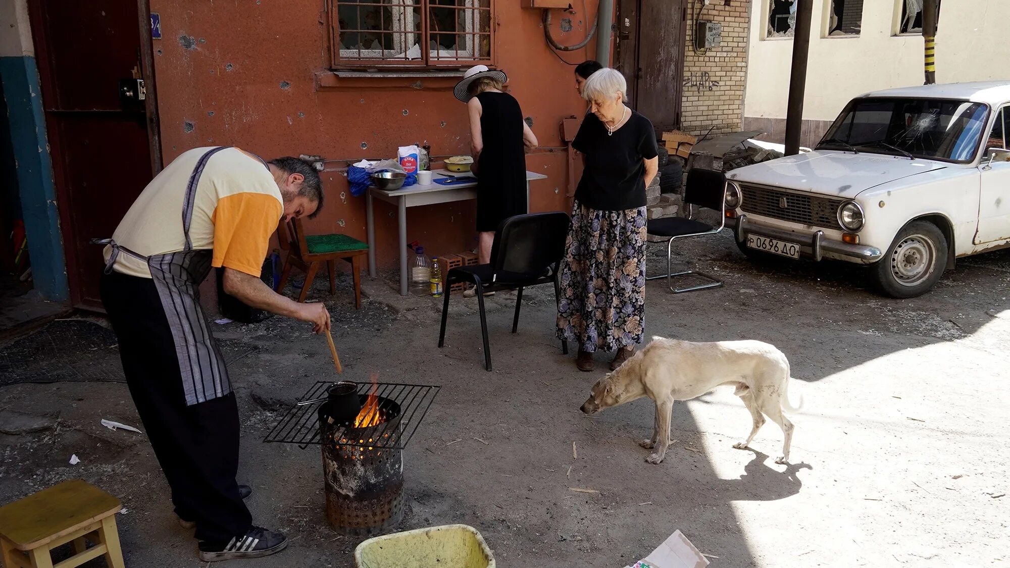 Мы выжили в мариуполе. Мариуполь еда на костре. Как сегодня живут люди. Жители Мариуполя.