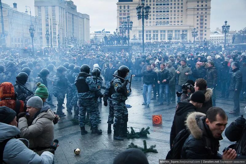 Манежная площадь 2010. Беспорядки на Манежной площади 2010. Манежка 2010 националисты.