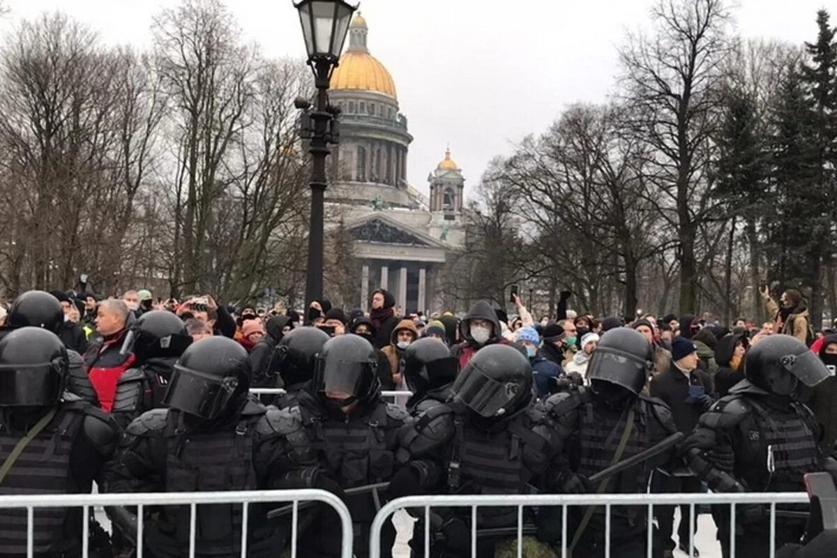 Митинг в Санкт Петербурге. Митинги свободу Навальному Санкт Петербург. Митинг 23 января 2021 СПБ. Митинги СПБ 28 февраля.