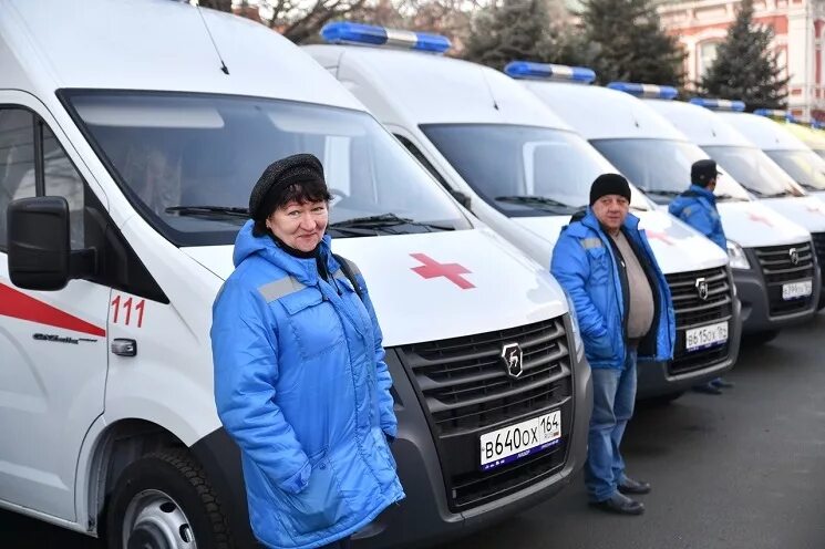 Скорая дежурный врач. Машины скорой помощи в Саратове. Автопарк скорой помощи в России. Автопарк скорой помощи Орел. Бригада скорой помощи 125 Саратов.