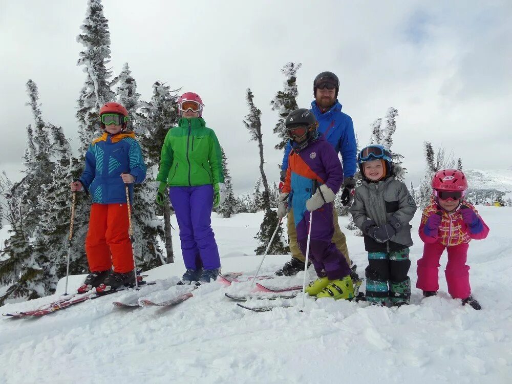 шерегеш школа. детская игровая комната шерегеш. шерегеш для детей зимой. шерегеш фрирайд соболев. шерегеш горнолыжный курорт с детьми.