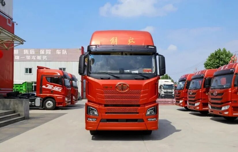 Новый фав тягач. Донг фенг тягач 2023. Седельный тягач dongfeng dfl4251a. Грузовик foton auman. Dayun cgc4250 6x4 седельный тягач.