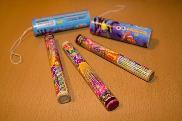 Можно ли хлопушки использовать. Хлопушка артикул mkw2132799. Хлопнуть хлопушку с конфетти. Хлопушка пиротехническая конструкция. Хлопушка пневматическая 30см фольга 4 сноу бум 399-098.