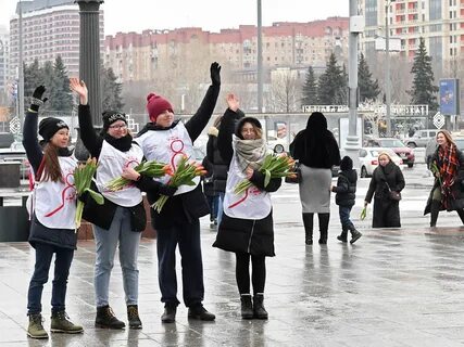 В Москве более 40 тысяч женщин 8 марта получили тюльпаны от волонтеров - РИА Нов