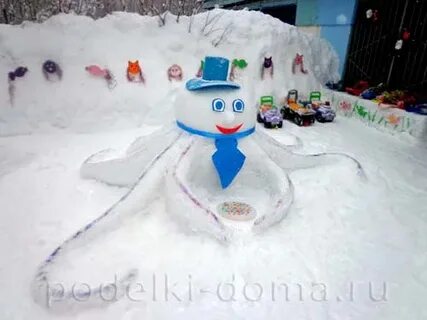 Осьминог из снега в детском