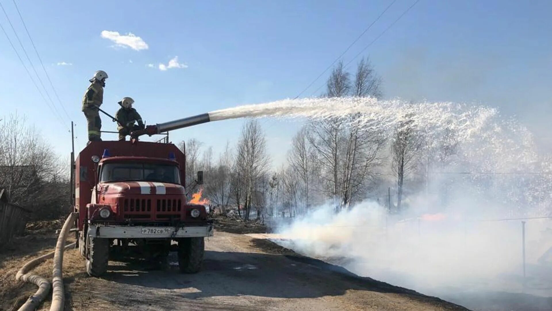 Пожарные пос. Пожарный. Пожары в Свердловской области. Фото пожарных. Пожар в поселке Сосьва.