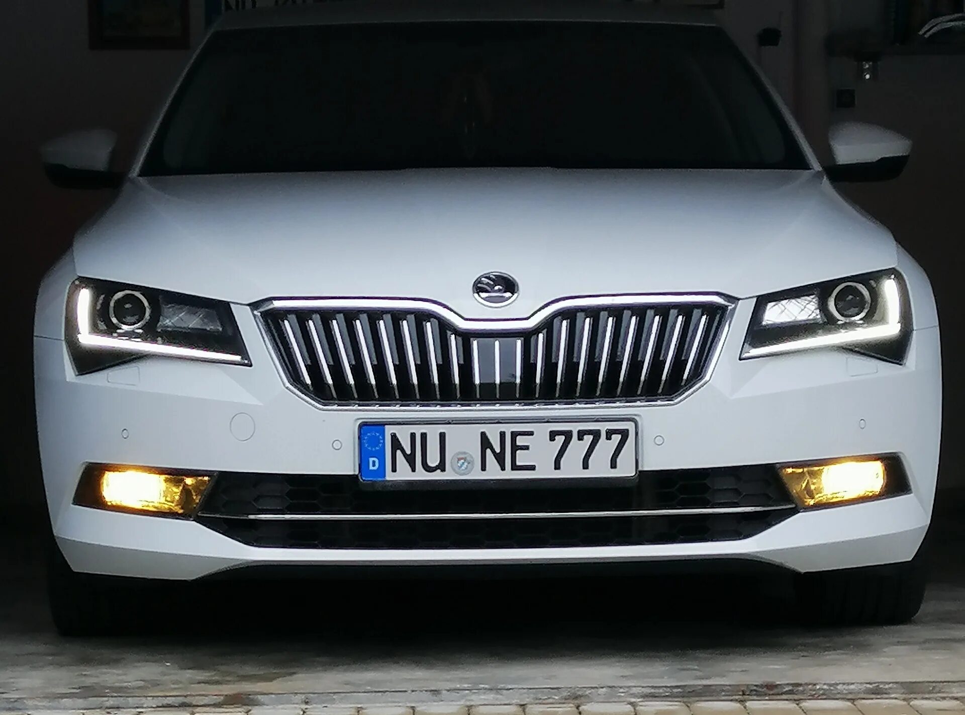 Противотуманные фары на шкоду октавию. Skoda Superb mk3. Шкода Суперб 2017. Шкода Суперб 3.