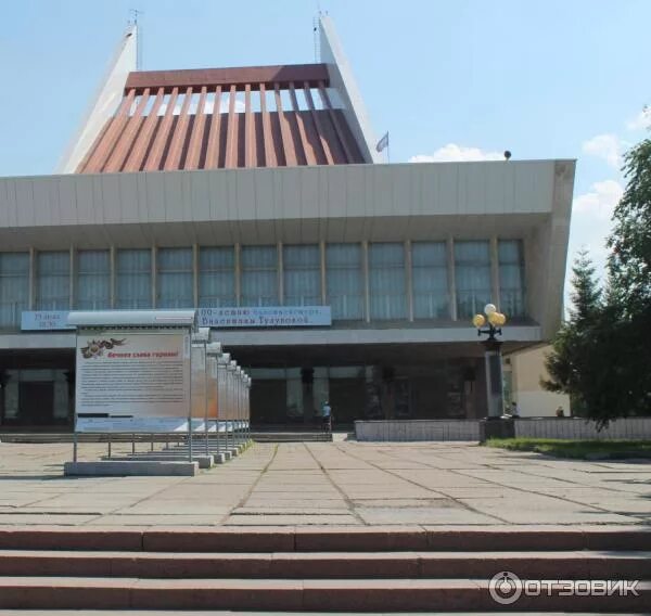 Музыкальный театр города омск. Омский государственный музыкальный театр. музыкальный театр омск зал. омский музыкальный театр омск внутри. достопримечательности омска музыкальный театр.