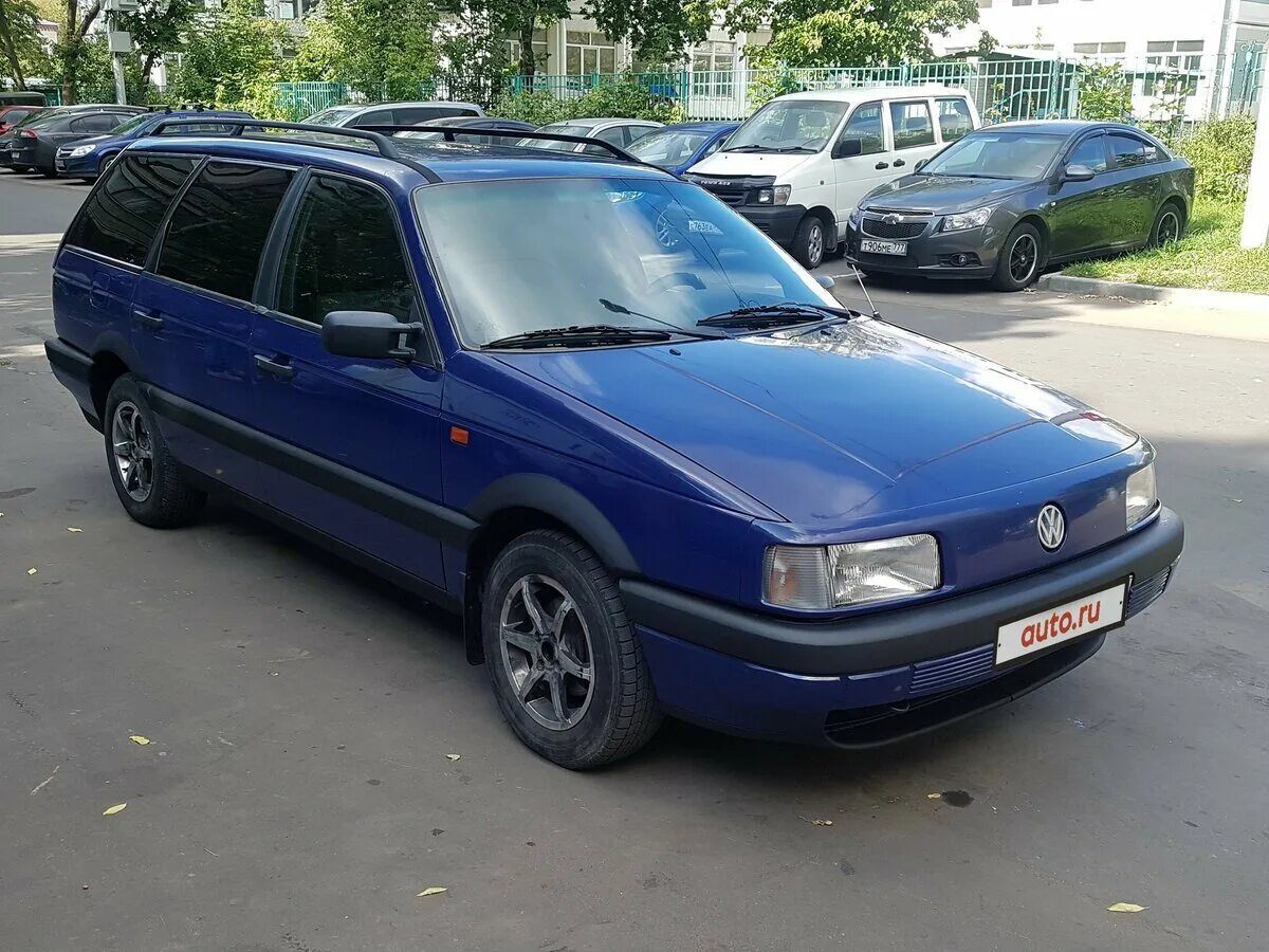 Куплю фольксваген пассат б универсал. Фольксваген Пассат б3 универсал синий. Volkswagen Passat b3 голубой. Volkswagen Passat b3 1996 универсал. Фольксваген Пассат универсал 1992.