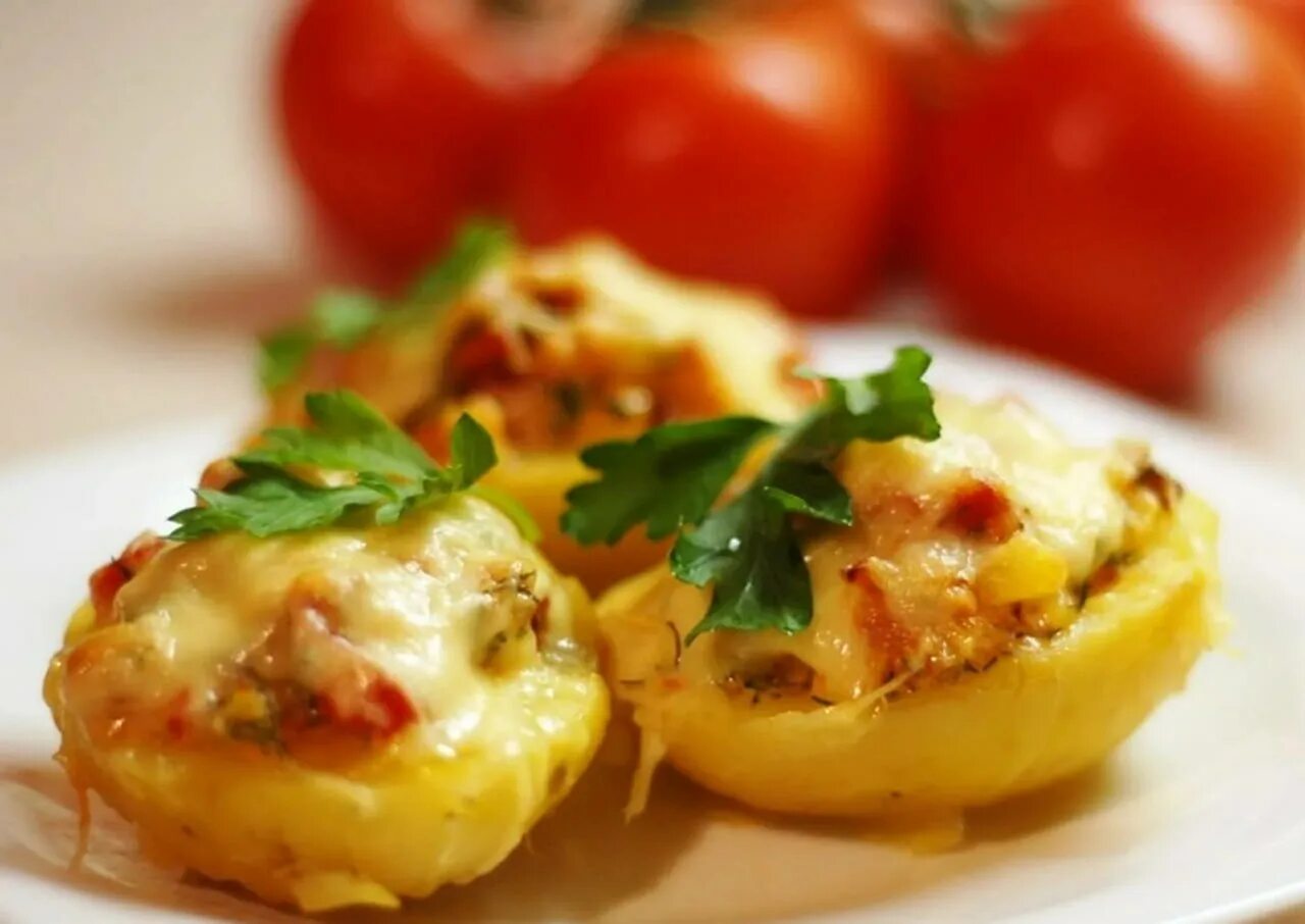 Фаршированный картофель в духовке. Фаршированные кабачки myasom. Фаршированный картофель в духовке. Картофель фаршированный ветчиной и сыром. Картошка с начинкой из фарша.