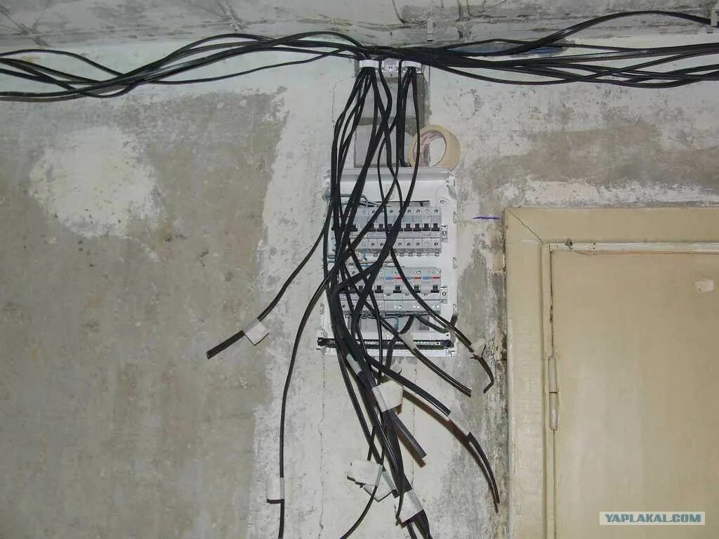 Штробы под ВВГНГ 2.5. Электропроводка в квартире. Провода от щитка в квартиру. Укладка проводов в квартире.