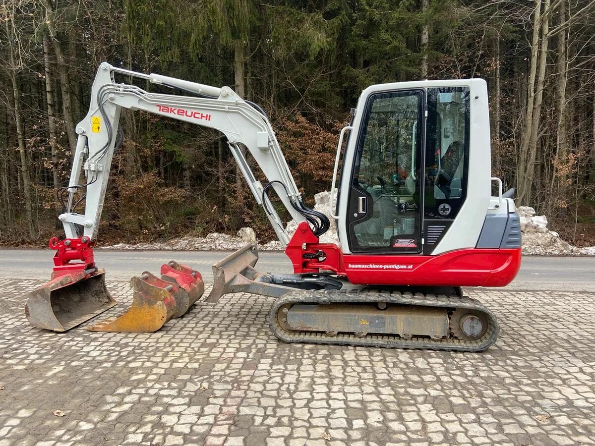 Мини-экскаватор Takeuchi TB 235. Такеучи экскаватор. Takeuchi экскаватор старого выпуска. Мин экскаватор Такеучи в Узбекистане.