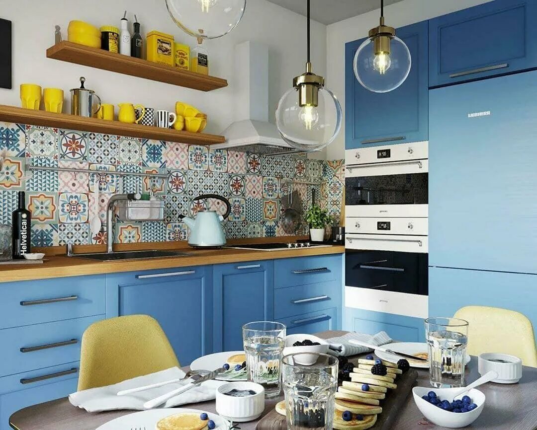 Интерьер голубой с желтым кухни фото дизайн Spark Interiors via Houzz Chalk Paint in 2019 Kitchen design, Kitchenette, Tradi