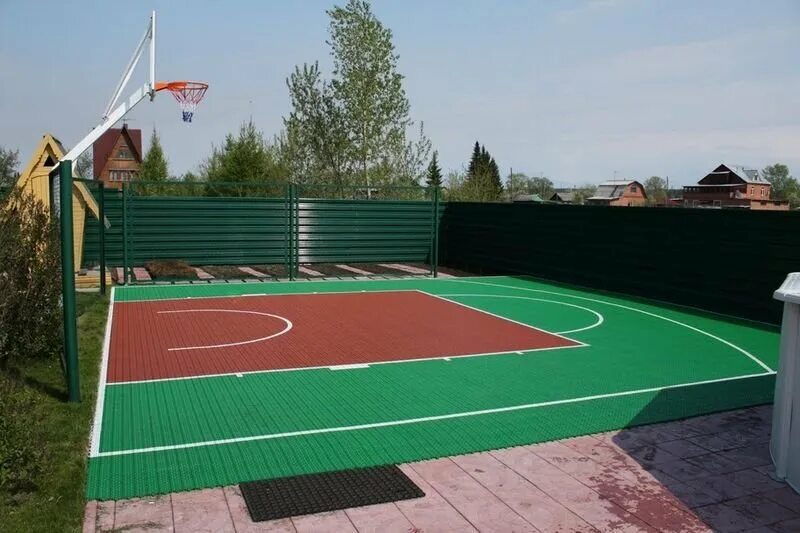 Модульные плитки для спортивных площадок. Баскетбольная площадка 1400ч2500. Баскетбольная площадка. Спортплощадка воркаут. Универсальная спортивная площадка 28х15.