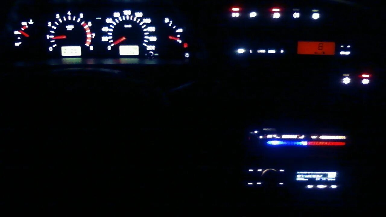 Лампочки в панель приборов ваз 2114. Лампочки приборной панели 2114. Лампочки в приборную панель ваз 2114. Замена лампочки в панели ваз 2114. Лампы в панель приборов ваз 2114.