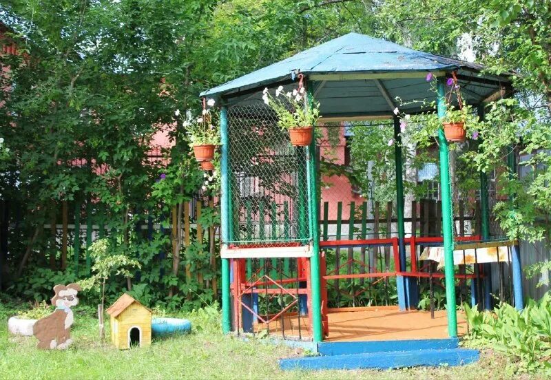 Прогулочный двор в ивс. Ик 36 пермский край. Сизо 1 калининградской области. Володарка сизо прогулочный дворик. Тобольск тюрьма музей.