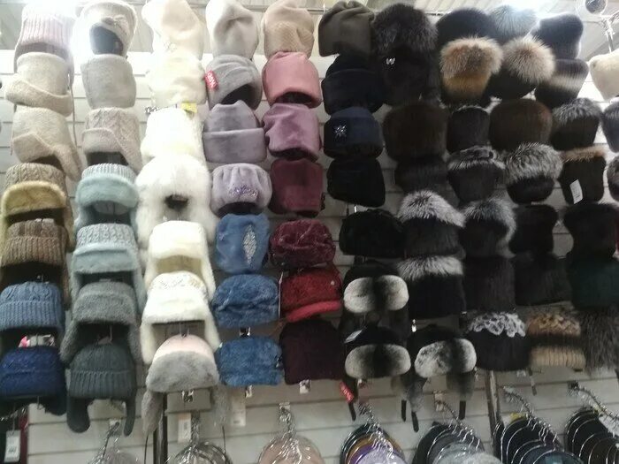 скиф магазин головных уборов. выставка шапок. магазин шапка коломна. октябрьский мир шапок. магазины головных уборов в черногорске хакасия.
