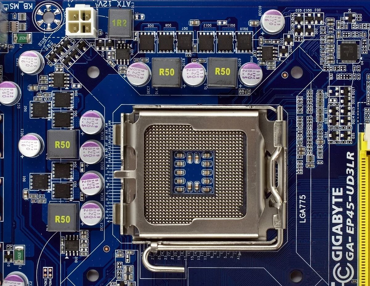 Линии питания процессора. Gigabyte ga-ep45t-ud3lr. ВРМ процессора. Зона VRM, чипсет. VRM материнской платы.