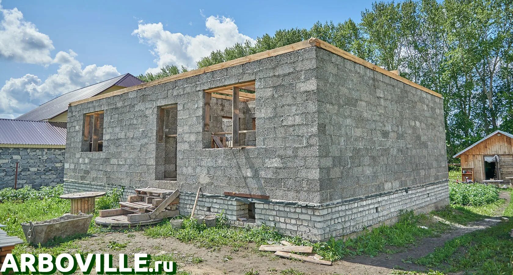 Домик из пеноблоков. Односкатная кровля. Мансардное перекрытие. Poromax 380. Мауэрлат 50х150.