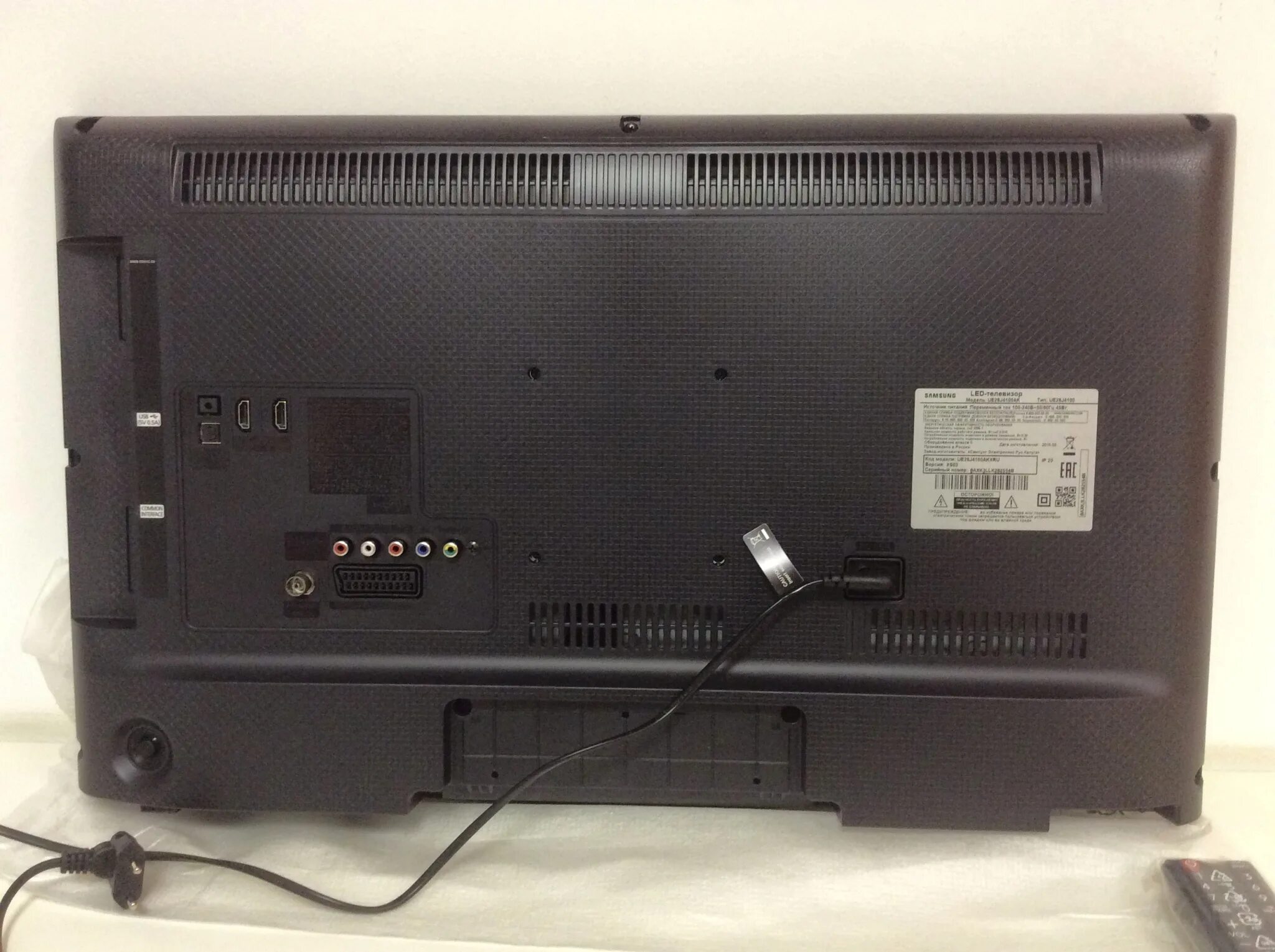 Ue28j4100ak крепление. Телевизор самсунг ue28j4100ak. Samsung ue28j4100ak задняя панель. Samsung ue28j4100ak. Samsung ue28j4100ak.
