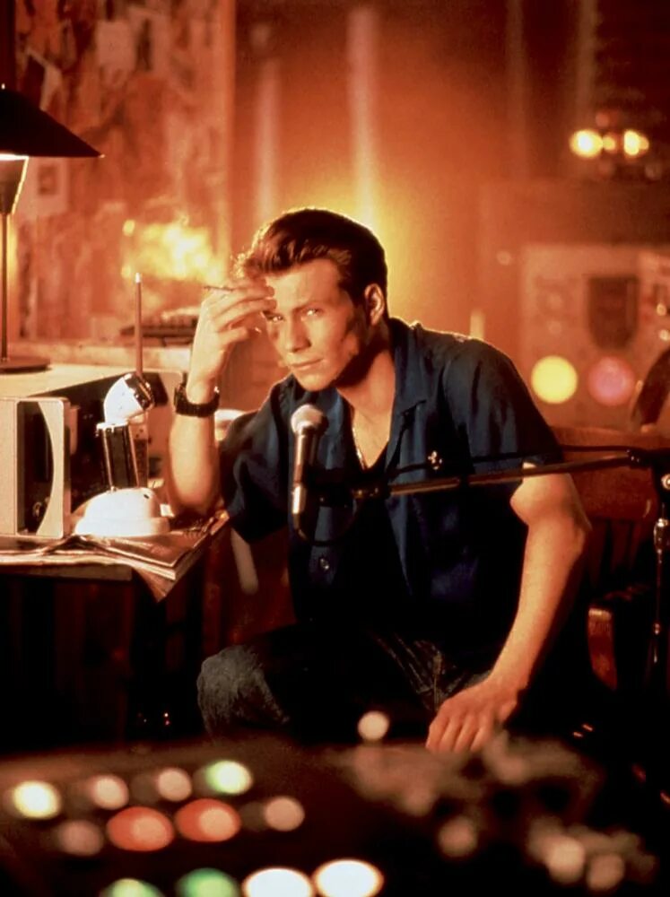 Pump up the volume. Кристиан Слэйтер 1990. Pump up the Volume фильм. Кристиан Слэйтер фильмы. Прибавьте громкость.
