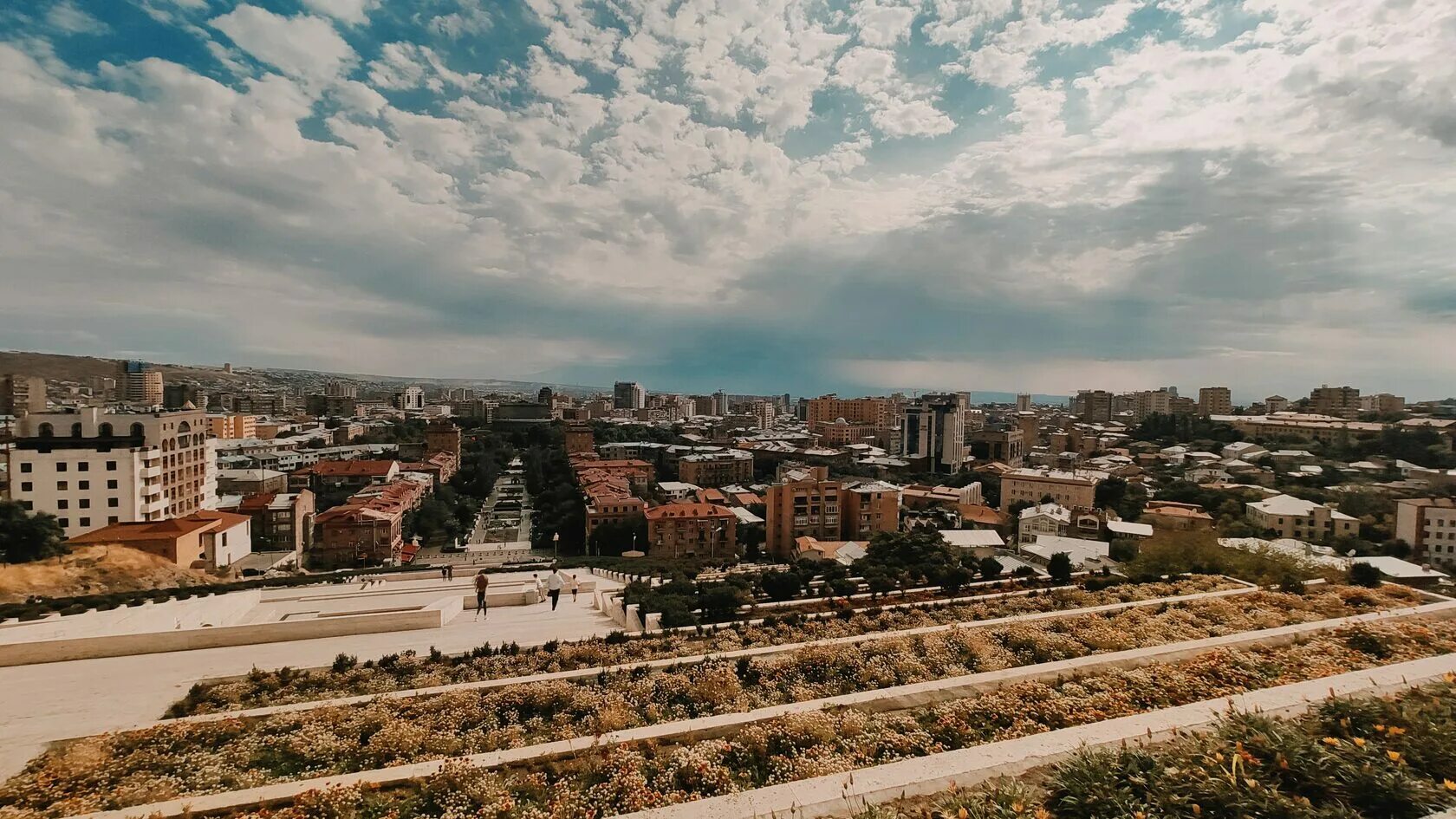 Ереван 2022 город. Ереван фото города. Армения Ереван площадь. Ереван фото города 2022. Ереван за 1 день