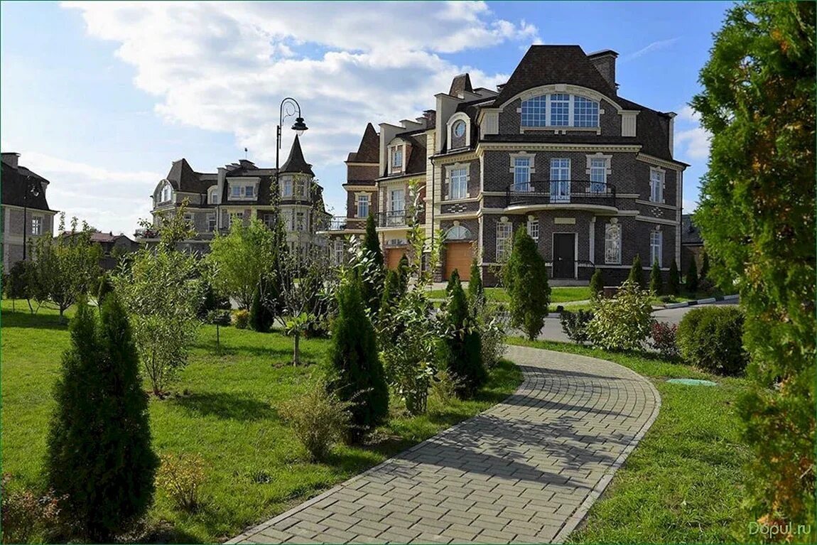 Загородный рынок подмосковья. Работа подмосковье с жильем. Работа подмосковье с жильем. Ставрополь кп английская деревня. Аварийное жилье московская область.