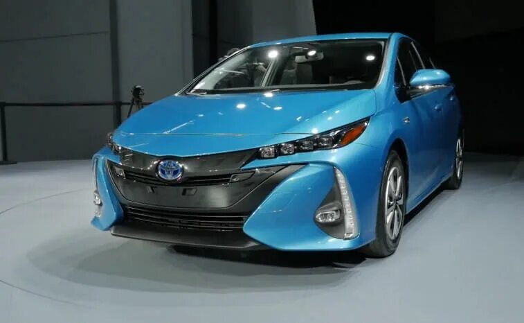 Расход тойота приус гибрид. Тойота приус гибрид. 2016 toyota prius v. Toyota prius. Расход тойота приус гибрид.