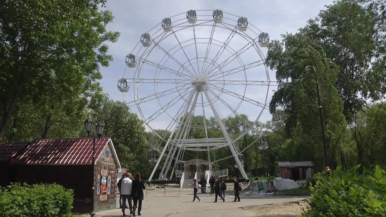 Колесо обозрения в нижнем новгороде на сенной. Колесо обозрения в нижнем новгороде в сормовском парке. Колесо обозрения в сормовском парке. Колесо обозрения автозаводский парк нижний новгород. Колесо обозрения липецк парк победы.