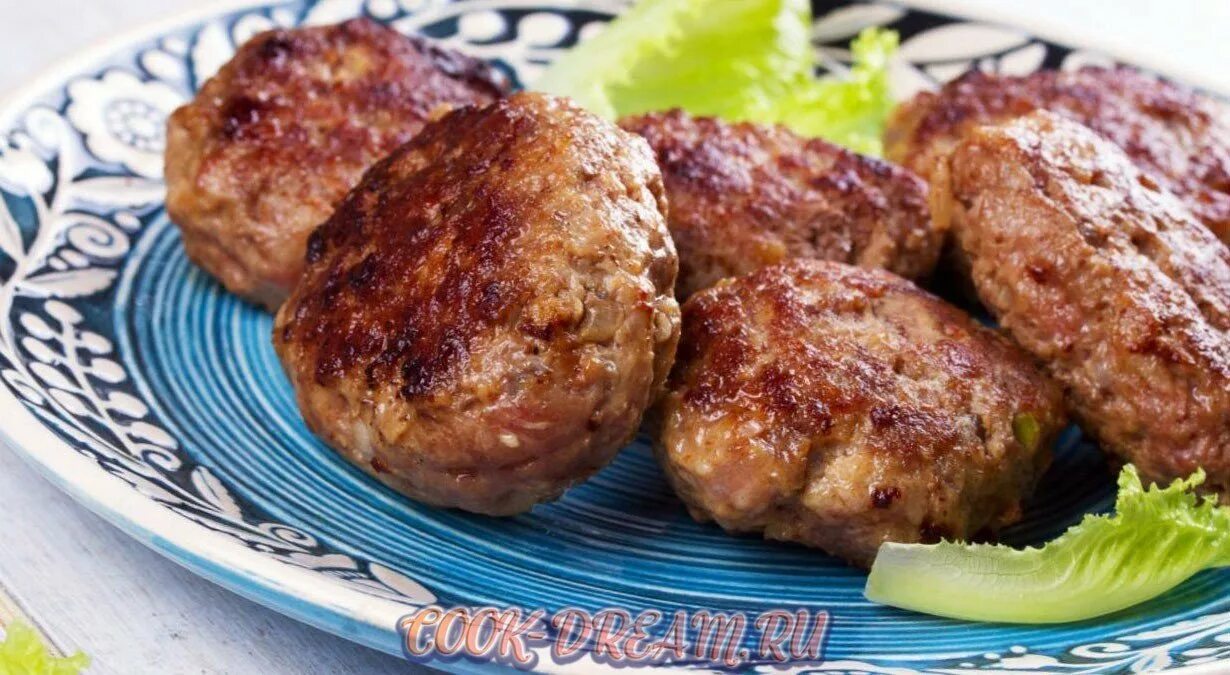 Котлеты из фарша. Нежные котлеты из фарша свинины рецепт. Вкусные сочные котлеты. Котлетки из фарша. Котлеты.
