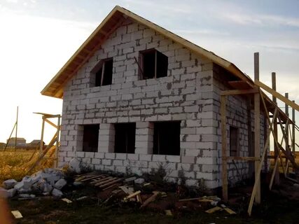 При строительстве дома фирма использует