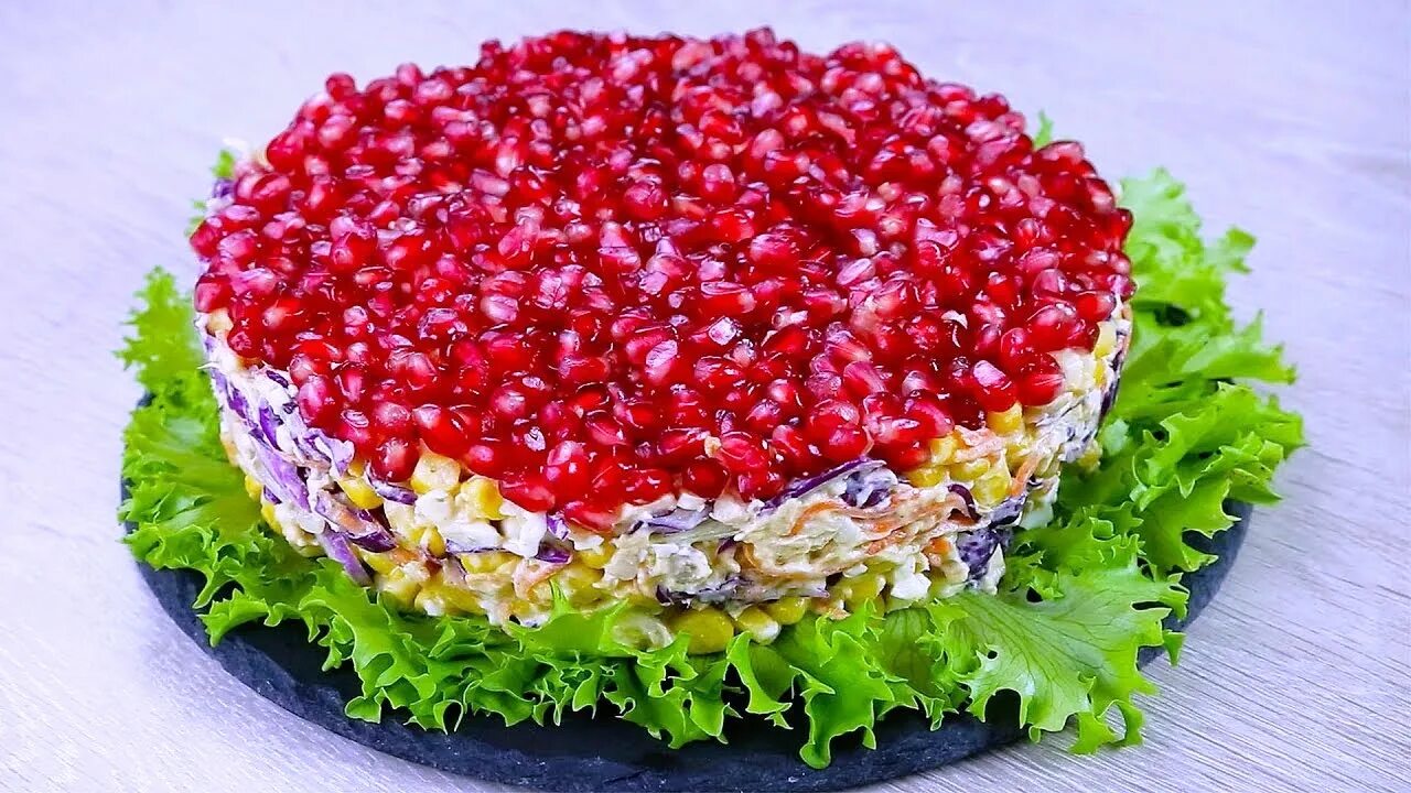 Вкусные салаты на новый 2024. Салат красная шапочка. Красивые и вкусные салаты на праздничный стол. Салат новинка. Салаты на праздничный стол простые.