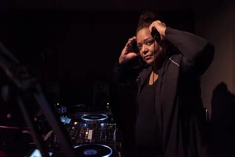 Dj hand